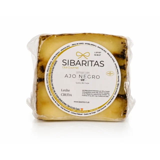 cuna de queso curado de ajo negro